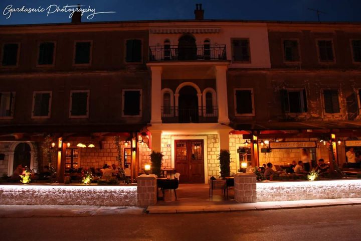 Otvoren steak & wine bar 