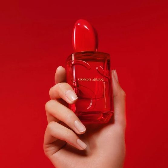 Strast ima novo lice: Armani predstavio Sì Passione Red Musk