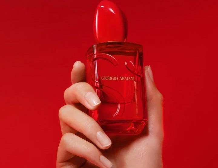 Strast ima novo lice: Armani predstavio Sì Passione Red Musk